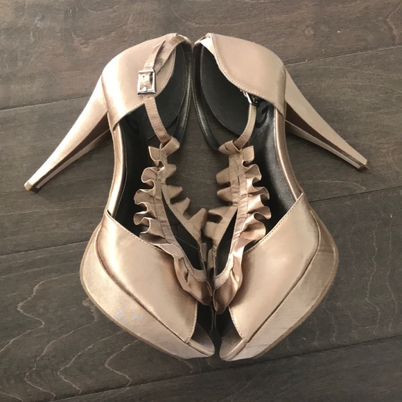 Guess Gold Fancy High Heels - Picture 4 of 7